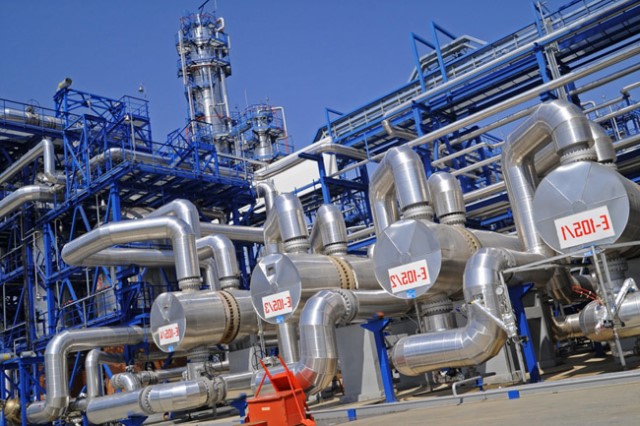 Азербайджан временно приостановил производство нефтепродуктов